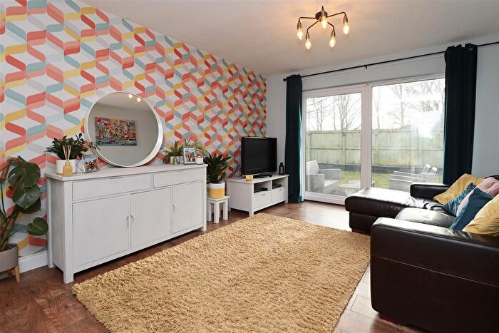 3 Bedroom End Of Terrace House For Sale In Holly Close, Full Sutton, York, YO41