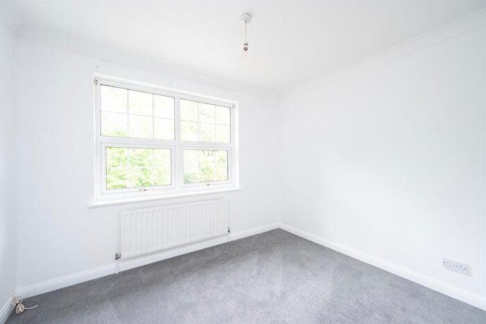 2 Bedroom Flat To Rent In Greenacres, North Parade, Horsham, RH12