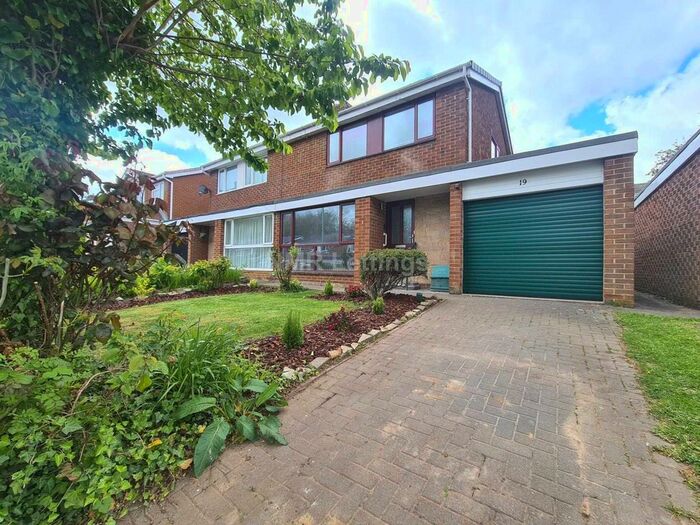 3 Bedroom Semi-Detached House To Rent In Middleham Road, Newton Hall, DH1