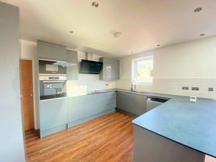 5 Bedroom Semi-Detached House To Rent In Walton Road, Romford, RM5