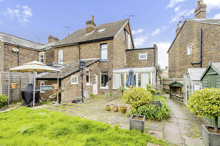 4 Bedroom Semi-Detached House To Rent In Redhill, Surrey, RH1