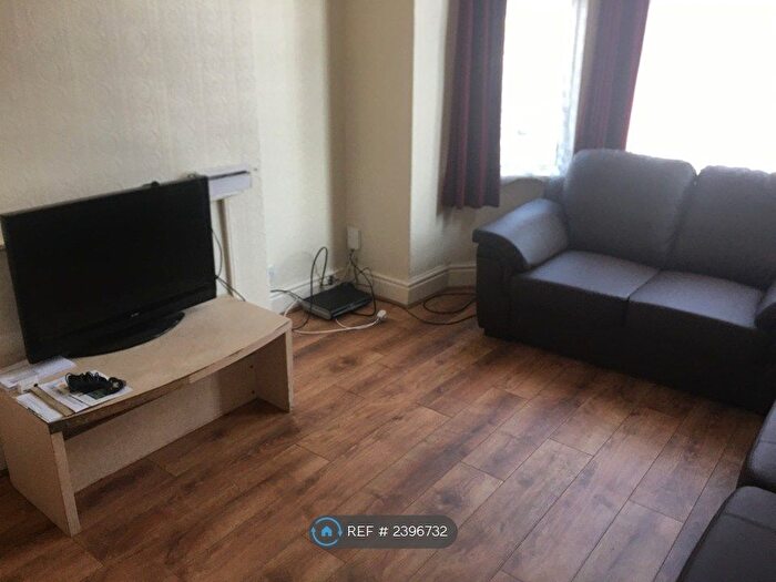 5 Bedroom Terraced House To Rent In Longford Place, Manchester, M14