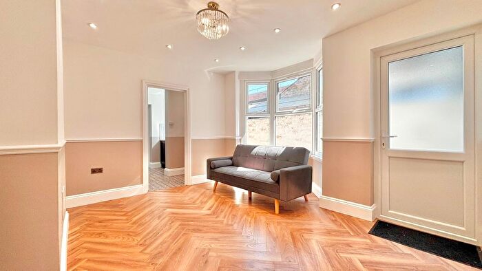 2 Bedroom Flat To Rent In Prince Regent Lane, London, E13