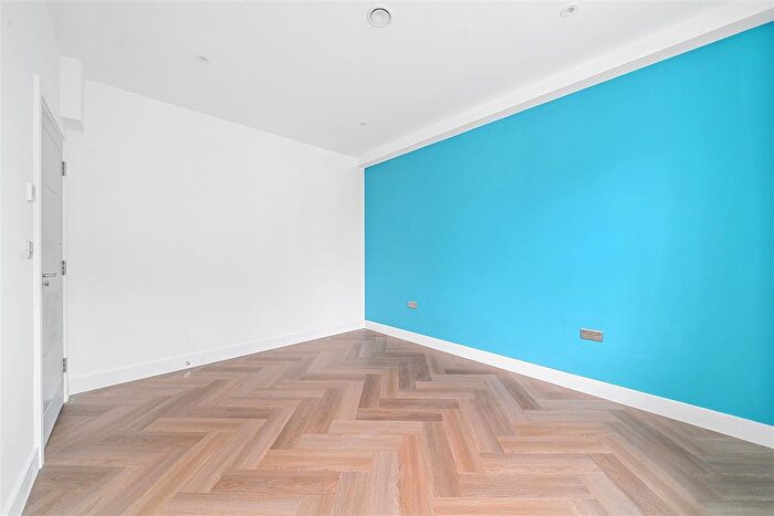 1 Bedroom Flat To Rent In Claremont Road, Surbiton, KT6