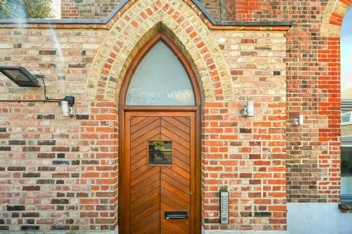 1 Bedroom Flat To Rent In Quiet Way, Kew, Richmond, TW9