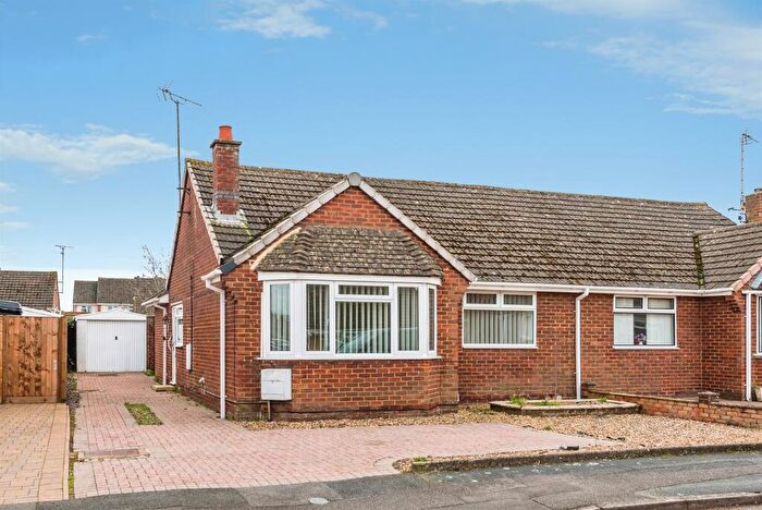 3 Bedroom Semi-Detached Bungalow For Sale In Kingsley Way, Swindon, SN2