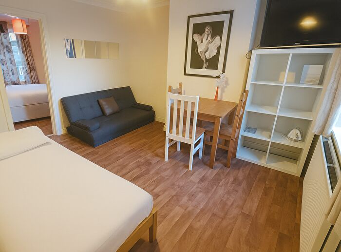 3 Bedroom Flat To Rent In Chalton Street, London, NW1