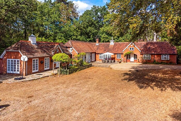 5 Bedroom Detached House For Sale In Chertsey Road, Windlesham, GU20