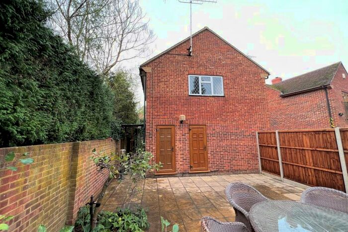 Maisonette To Rent In Horsell, Woking, Surrey, GU21