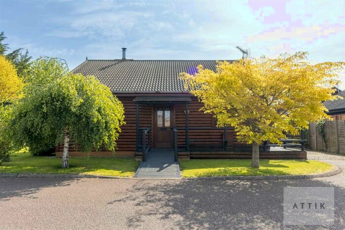 3 Bedroom Chalet For Sale In Pond Lane, Upper Holton, Halesworth, IP19