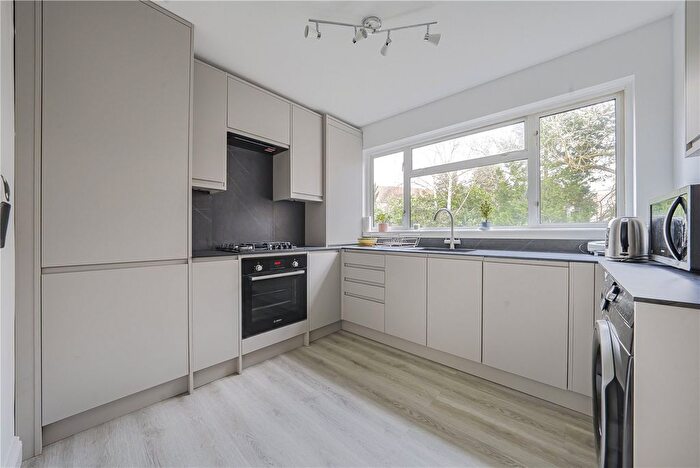 2 Bedroom Maisonette For Sale In Thornbury Road, Isleworth, TW7