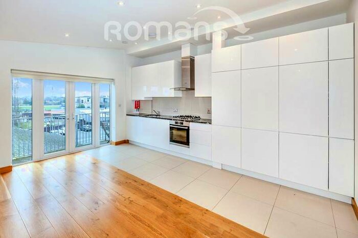 2 Bedroom Apartment To Rent In Lewin House, TW18