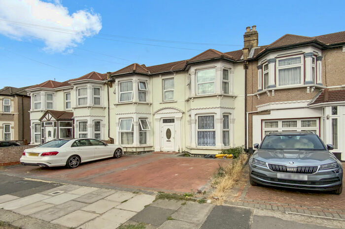 1 Bedroom Apartment To Rent In Grosvenor Road, Ilford, IG1