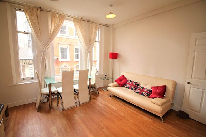 1 Bedroom Apartment To Rent In Essex House, Temple Street, B2