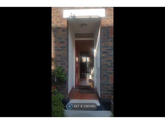 3 Bedroom Terraced House To Rent In Heralds Place, London, SE11