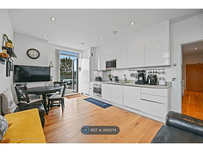 1 Bedroom Flat To Rent In Research House, Perivale, Greenford, UB6