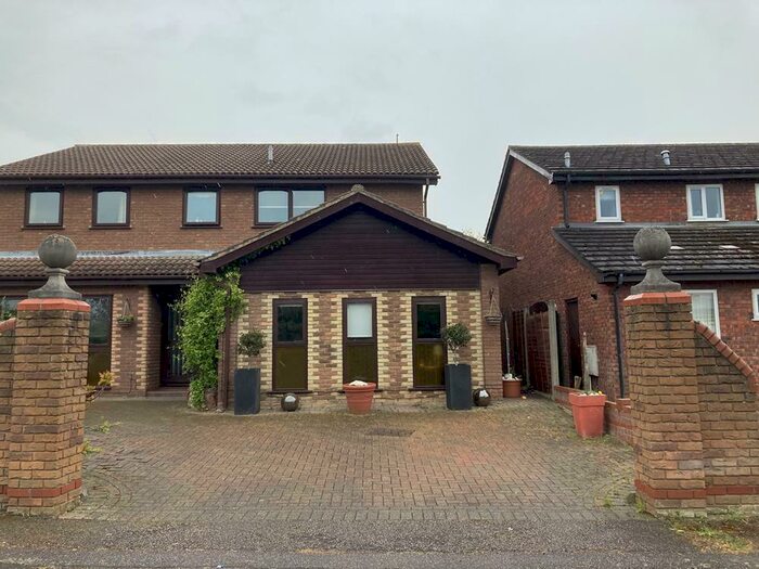 Studio To Rent In Bewcastle Close, Bedford, MK41