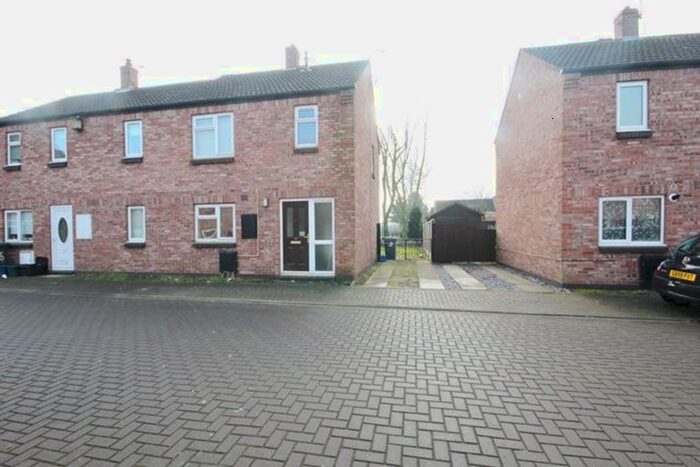 3 Bedroom Semi-Detached House To Rent In Flaxley Court, Selby, YO8
