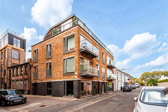 2 Bedroom Apartment For Sale In Fortescue Avenue, E8