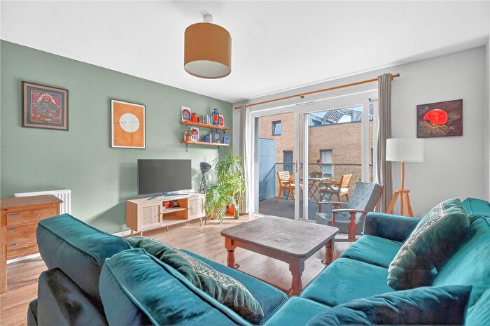 2 Bedroom Flat For Sale In Collendale Road, Walthamstow, London, E17