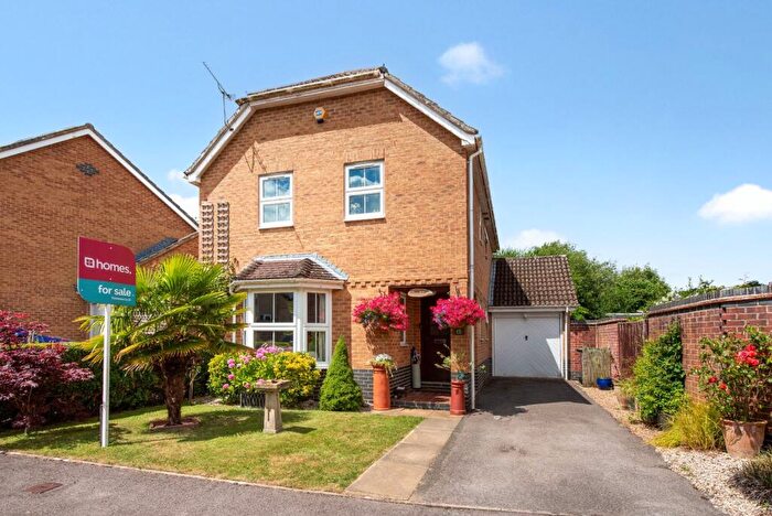 4 Bedroom Detached House For Sale In Test Close, Petersfield, Hampshire, GU31