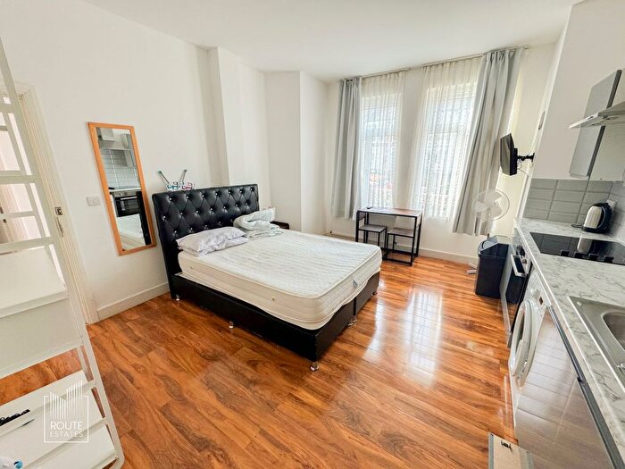 Studio To Rent In Meads Road, Wood Green, N22