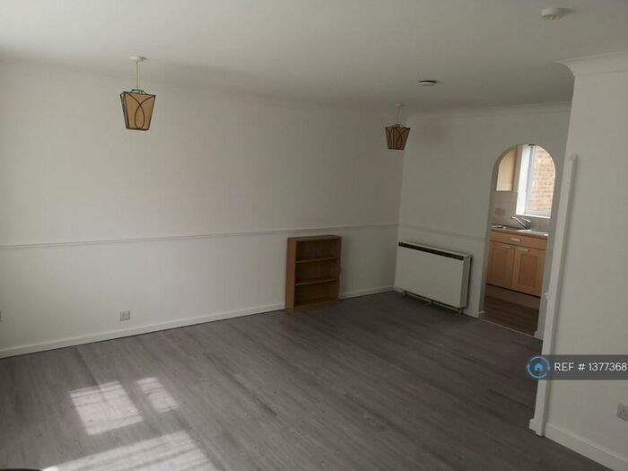 Studio To Rent In Portland Road, Irthlingborough, Wellingborough, NN9