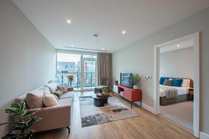 1 Bedroom Apartment To Rent In Moat Street, London, SW11