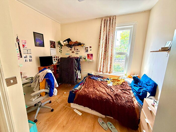 3 Bedroom Flat To Rent In Trinity Road, London, N2