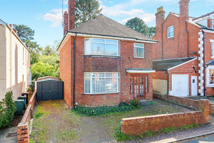 3 Bedroom Detached House For Sale In Fairview Road, Banbury, OX16