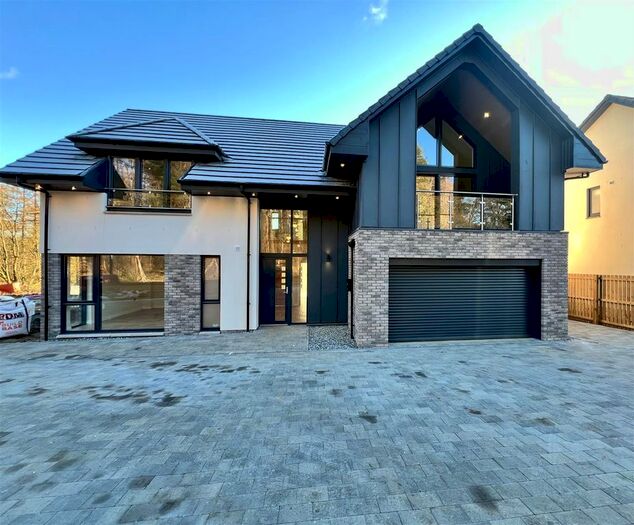 5 Bedroom Detached House For Sale In , By The Pond, Braidwood Road, ML8