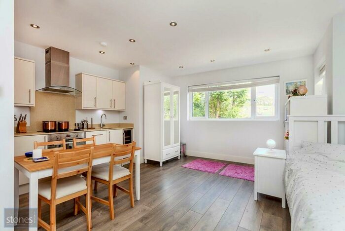 Apartment To Rent In Holden Road, Whetstone, London, N12