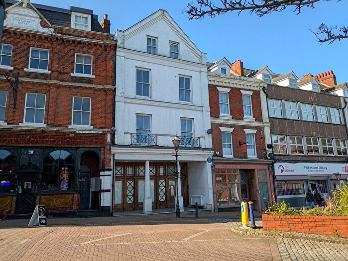 2 Bedroom Flat To Rent In Grace Hill, Folkestone, Kent, CT20