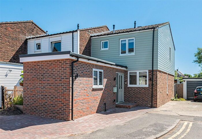 3 Bedroom End Of Terrace House For Sale In Little Dippers, Pulborough, West Sussex, RH20