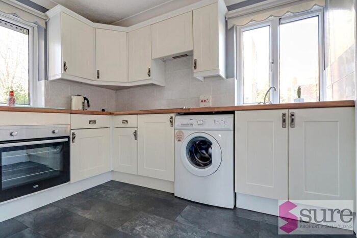1 Bedroom Flat To Rent In Bursted Close, Brighton, BN1