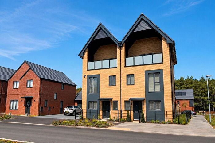 3 Bedroom Semi Detached House For Sale In Hailwood Avenue, Crowthorne, Berkshire, RG45