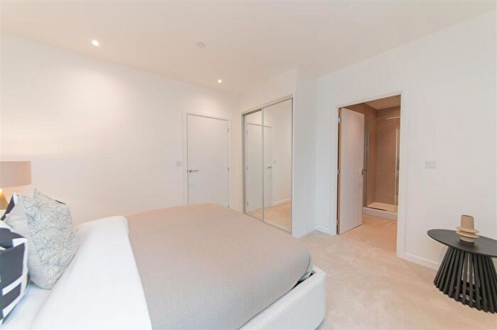 2 Bedroom Flat For Sale In The Ridgeway, Mill Hill, London, NW7