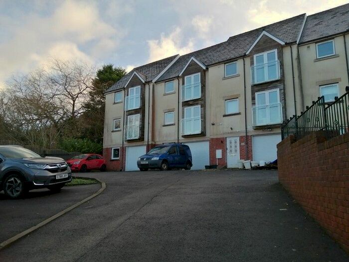 2 Bedroom Town House To Rent In Clos Gwenallt, Pontardawe, Swansea, City And County Of Swansea., SA8