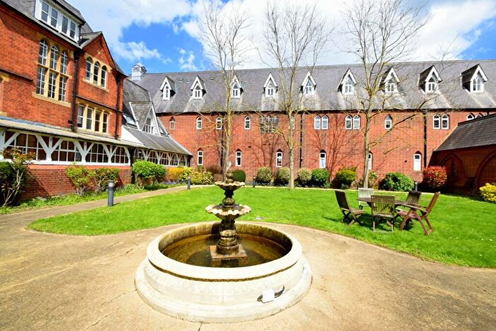 1 Bedroom Apartment For Sale In Convent Court, Hatch Lane, Windsor, Berkshire, SL4
