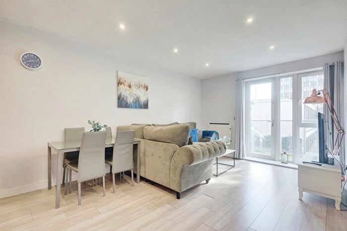 2 Bedroom Flat For Sale In Victoria Avenue, Southend-On-Sea, SS2