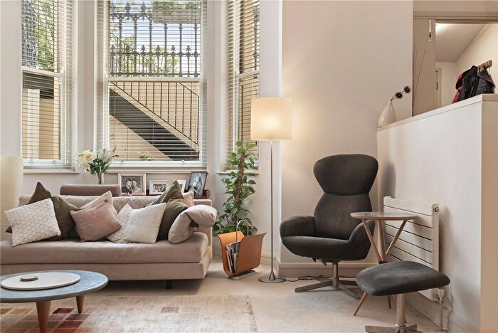 2 Bedroom Maisonette For Sale In Earl's Court Square, London, SW5