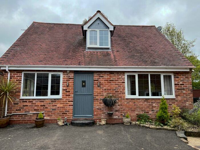 2 Bedroom Cottage To Rent In Perry Mill Lane, Henley-In-Arden, B95