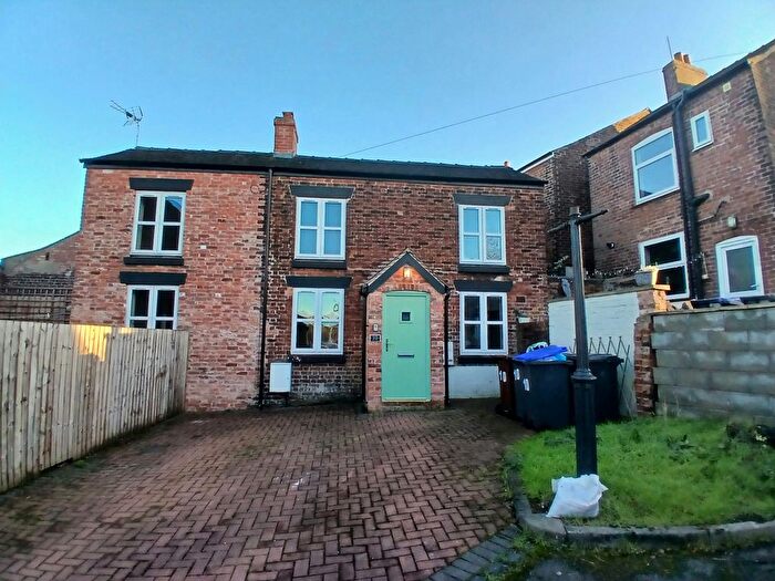 Town House To Rent In Cross Street, Biddulph, Stoke-On-Trent, ST8