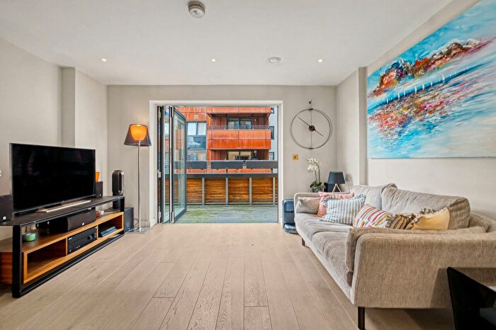 2 Bedroom Flat For Sale In Wharf Road, London, N1