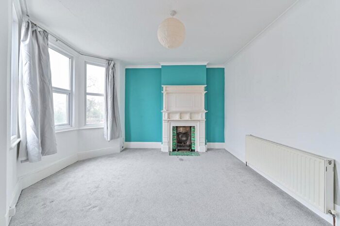3 Bedroom Flat For Sale In Lee High Road, London, SE13