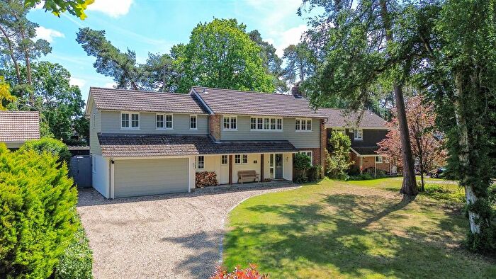 5 Bedroom Detached House For Sale In Chinnock Close, Fleet, GU52