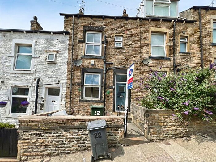3 Bedroom Terraced House For Sale In Westminster Terrace, Bradford, BD3
