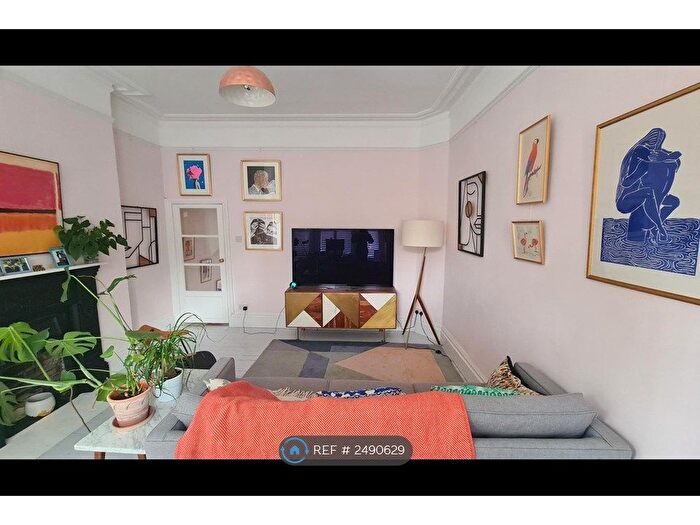 2 Bedroom Maisonette To Rent In Coniston Road, London, N10