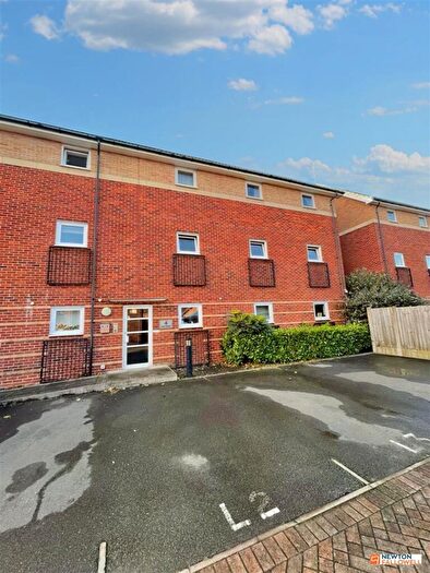 2 Bedroom Flat To Rent In Lee Court, Torrent Close, B77