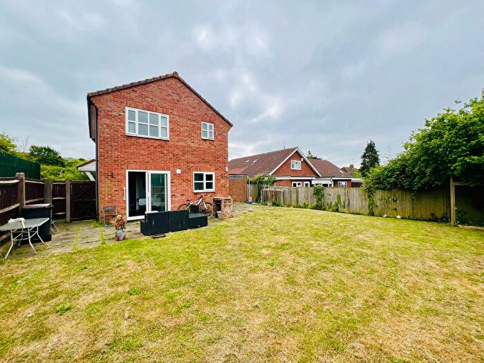 3 Bedroom Detached House For Sale In Warden Hill Road, Luton, Bedfordshire, LU2